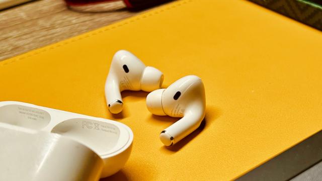 Испугались слежки? AirPods с камерами начали отменять до релиза, но они даже не смогут фотографировать