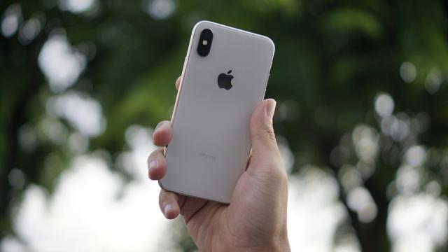 Легендарный iPhone X признали устаревшим