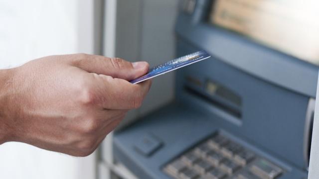 С октября банкоматы в РФ будут работать по-новому. Что изменится?