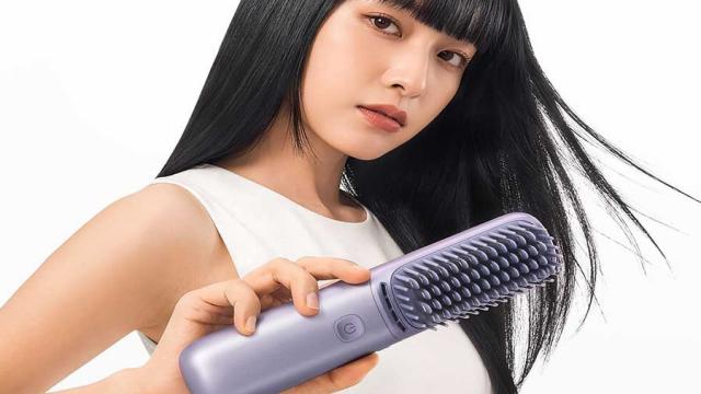 Dyson так не может: Xiaomi выпустила расческу-выпрямитель для волос за $45