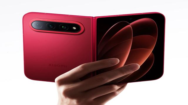 iPhone Ultra можно не ждать: вышел ультратонкий складной флагман Xiaomi 18 Fold с камерой Leica на 200 Мп