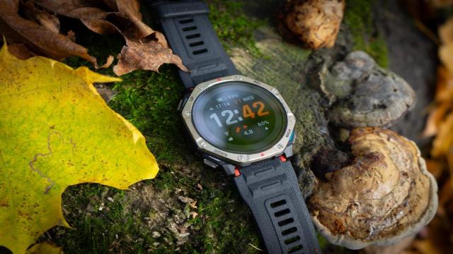 Бесконечная автономность и AMOLED-экран: обзор Amazfit T-Rex Dual Solar