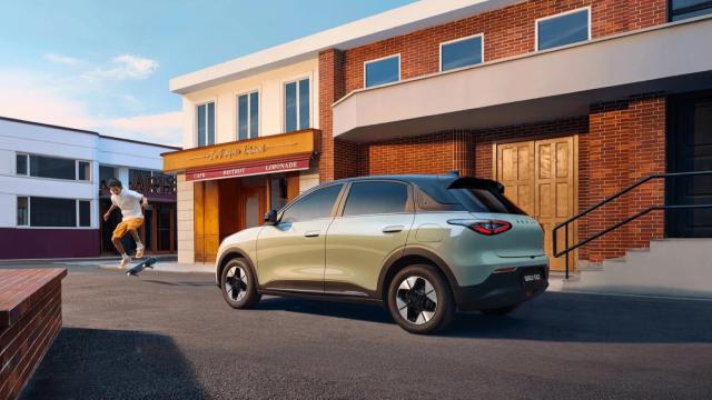 В Россию едет китайский топ — ультрабюджетный электрокроссовер Geely. Дешевле миллиона!