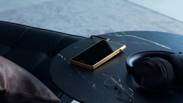 Забудьте о бургунди: такой Sony Walkman раньше только снился, а теперь поступил в продажу