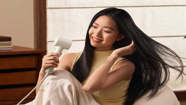 Как тебе такое, Dyson? Xiaomi выпустила мини-фен с мотором на 110 000 об/мин за $30