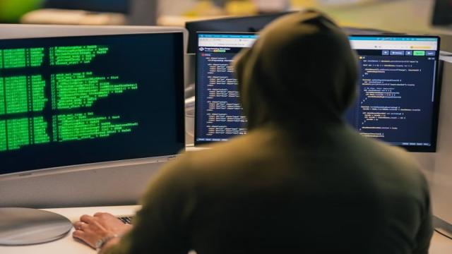 Хакеры получили доступ к персональным данным почти 3 млн служащих Министерства обороны США