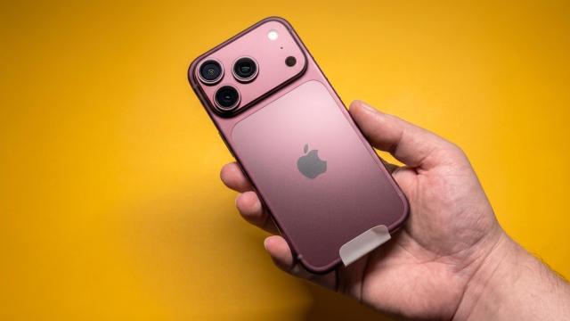 Эксперты назвали самый ужасный флагман с ШИМ. iPhone 18 Pro оказался намного хуже Android-смартфонов