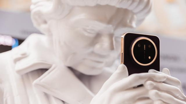 Honor и «ЛизаАлерт» провели социальный эксперимент на Арбате